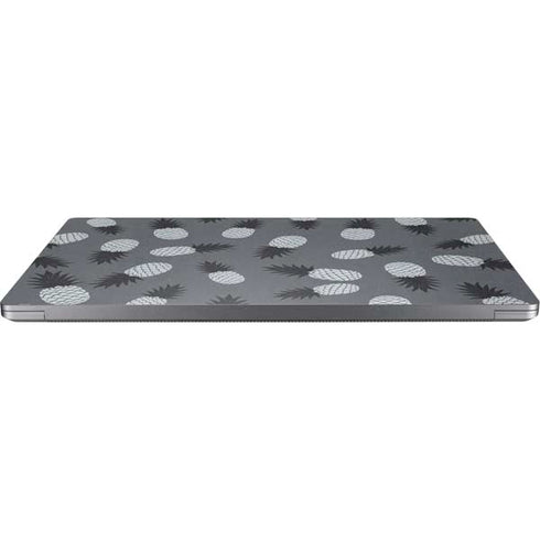 Black and White Pineapples Universal Laptop 16in (13 x 9.4in) Skin